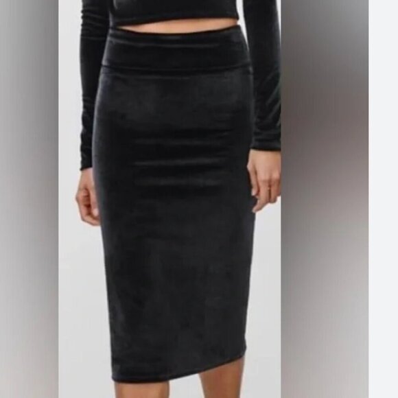 ARITZIA WILFRED BLACK VELVET MIDI SKIRT - S - Picture 1 of 11